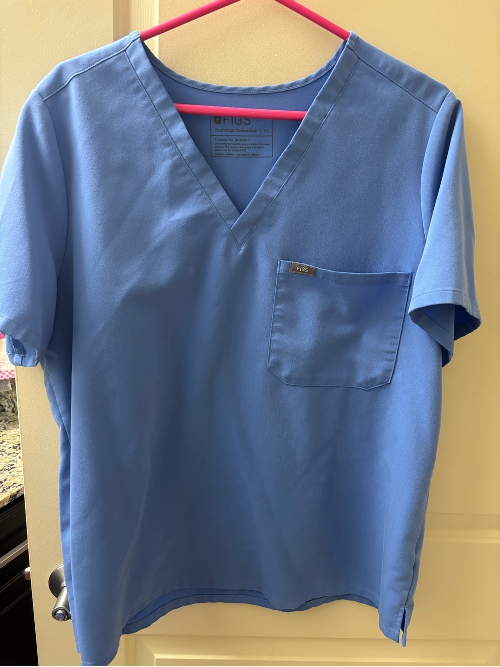 Figs women’s veil blue one pocket top XL